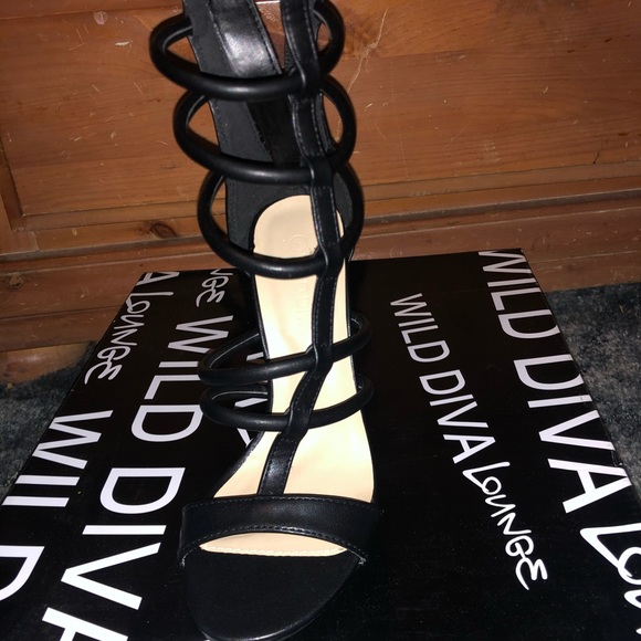 Black Heels - Picture 1 of 5